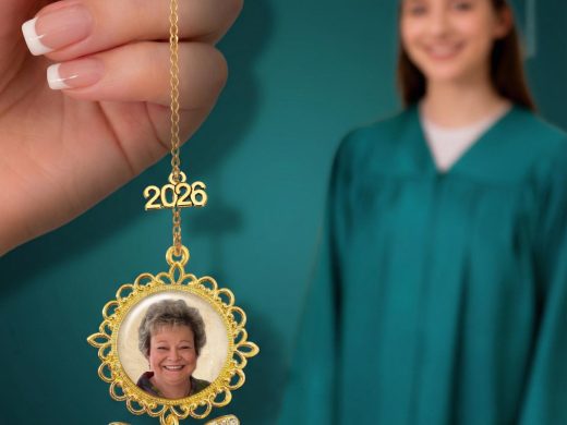 Personalized 2026 Graduation Photo Tassel Charm – Memorial Keepsake Gift Box